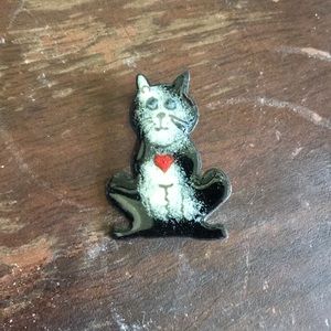 Cat brooch